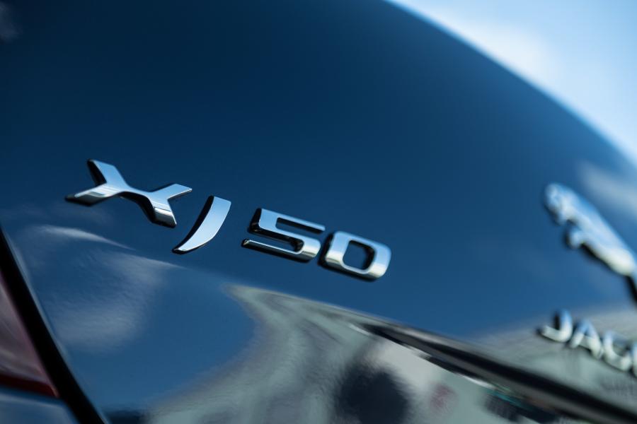 Логотип Jaguar XJ50 (X351) 2019 года  (JP) (фото 11 из 21)